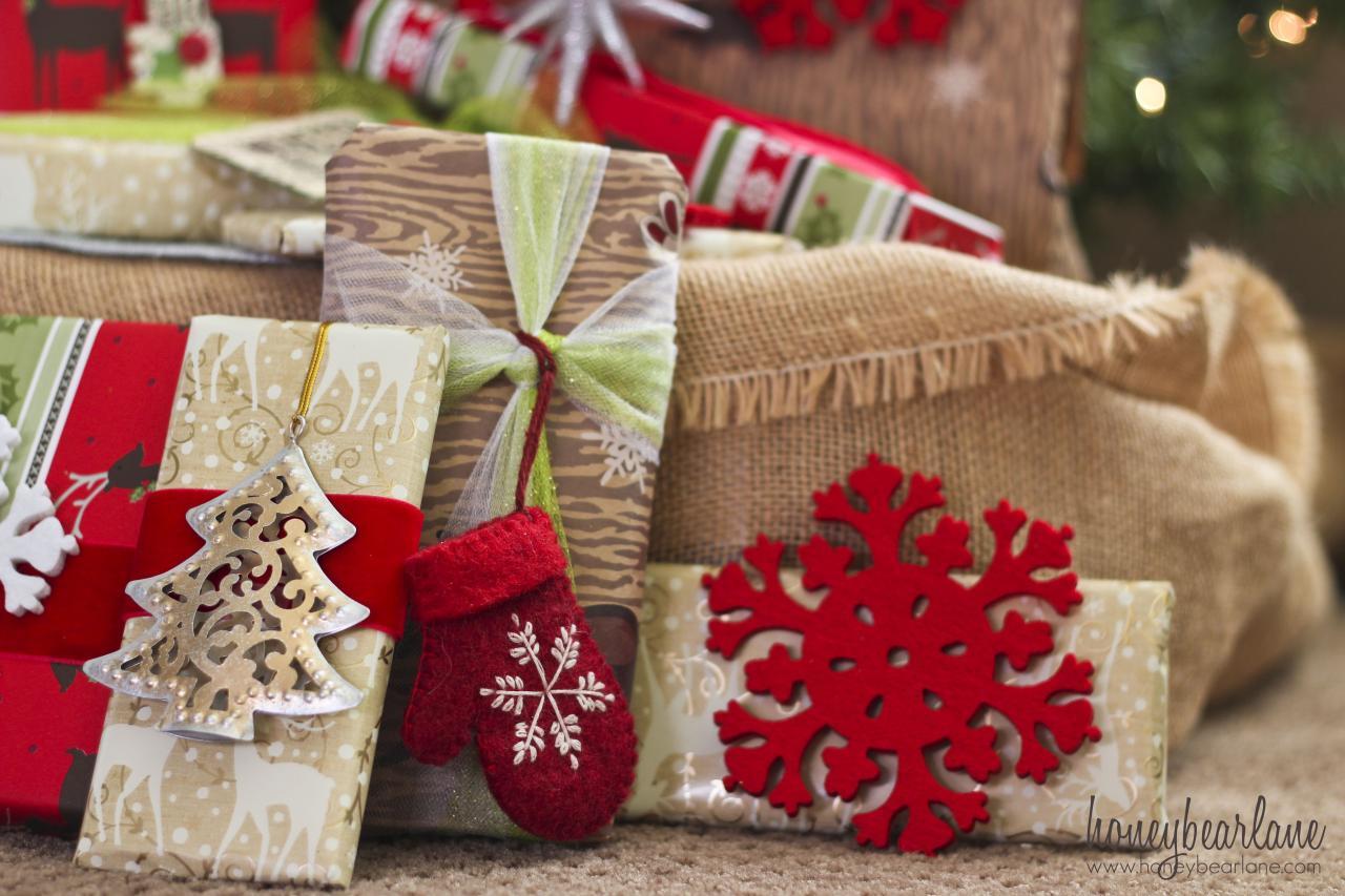 How to Give Gifts for a Large Family How to Give Gifts for a Large Family