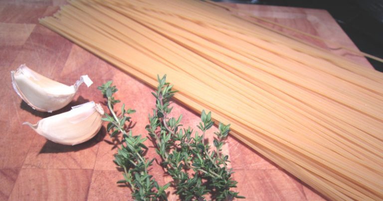 5 Tips To Stop Pasta From Sticking Together - Jumping Pumpkin